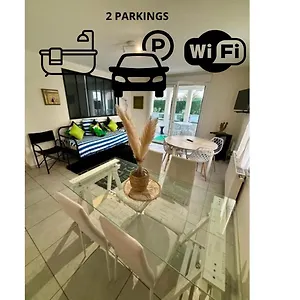 Appartement 3 Chambres, Metro Tram A 50 M, Parking Prive !, Vaulx-en-Velin